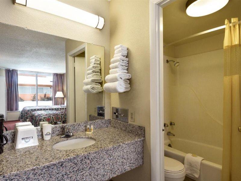 Days Inn By Wyndham White House Dış mekan fotoğraf