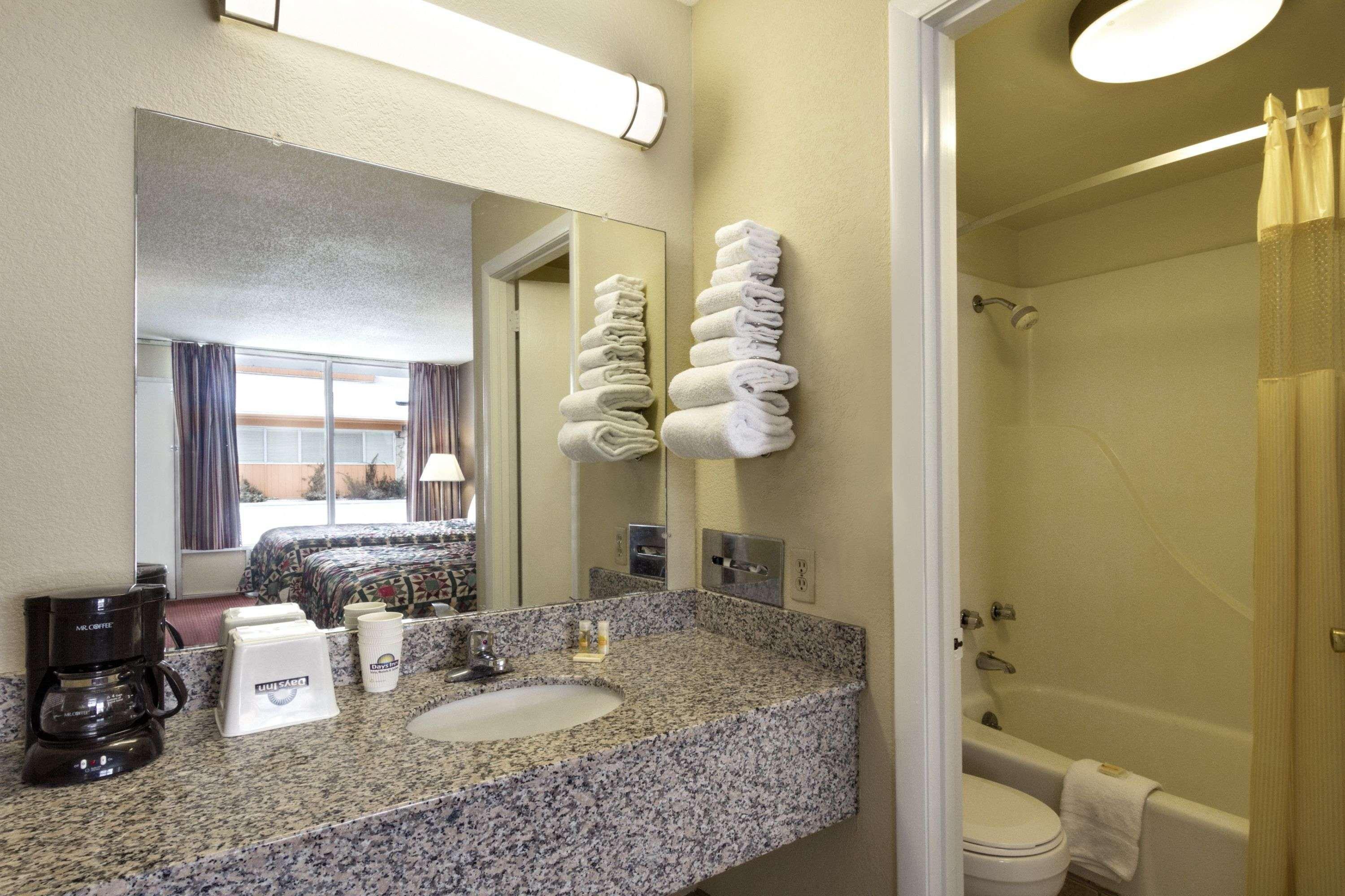Days Inn By Wyndham White House Dış mekan fotoğraf